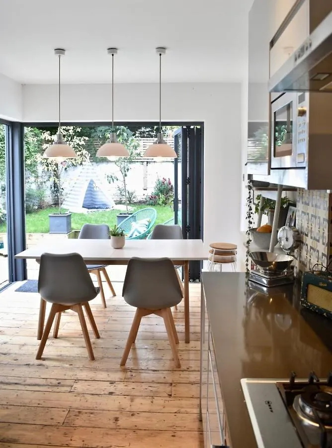 3 Bedroom Beautiful Hove Townhouse In Prime Location 펜션